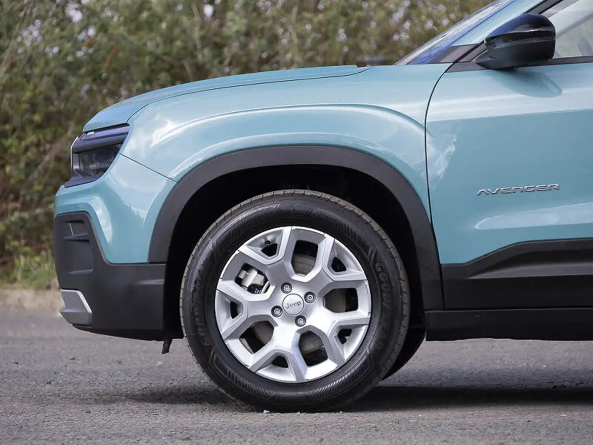2025-jeep-avenger-12-gse-altitude-big-9