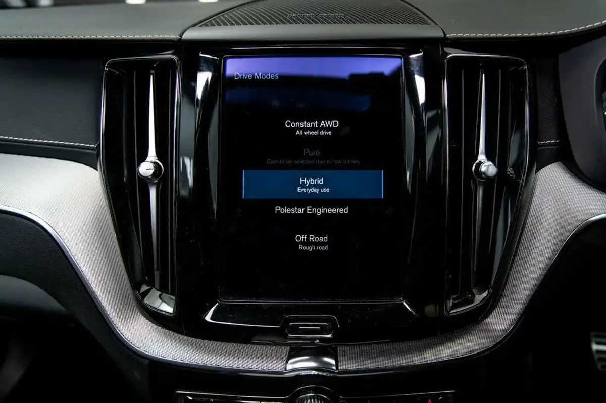 2021-volvo-xc60-20-t8-polestar-engineered-405bhp-twin-engine-big-18