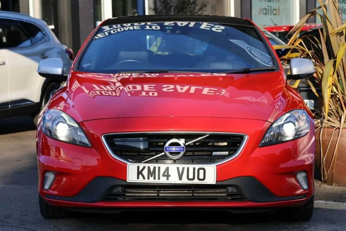 2014-volvo-v40-20td-d4-r-design-lux-177bhp-1984cc-geartronic-big-2