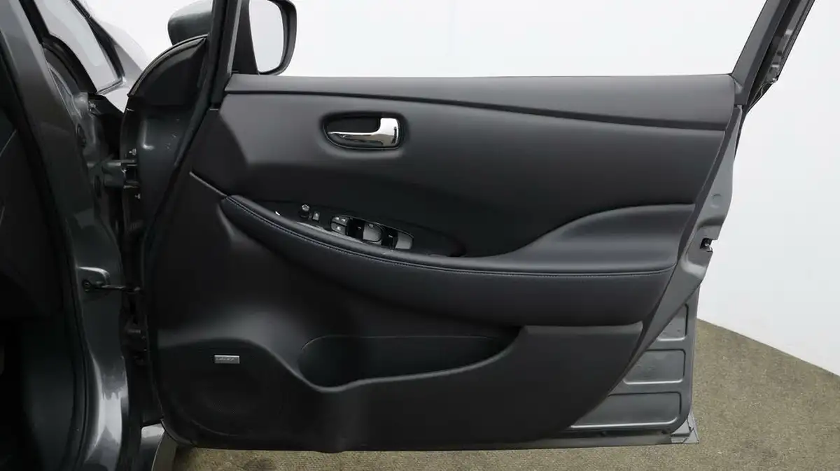 2021-nissan-leaf-e-e-tekna-big-14