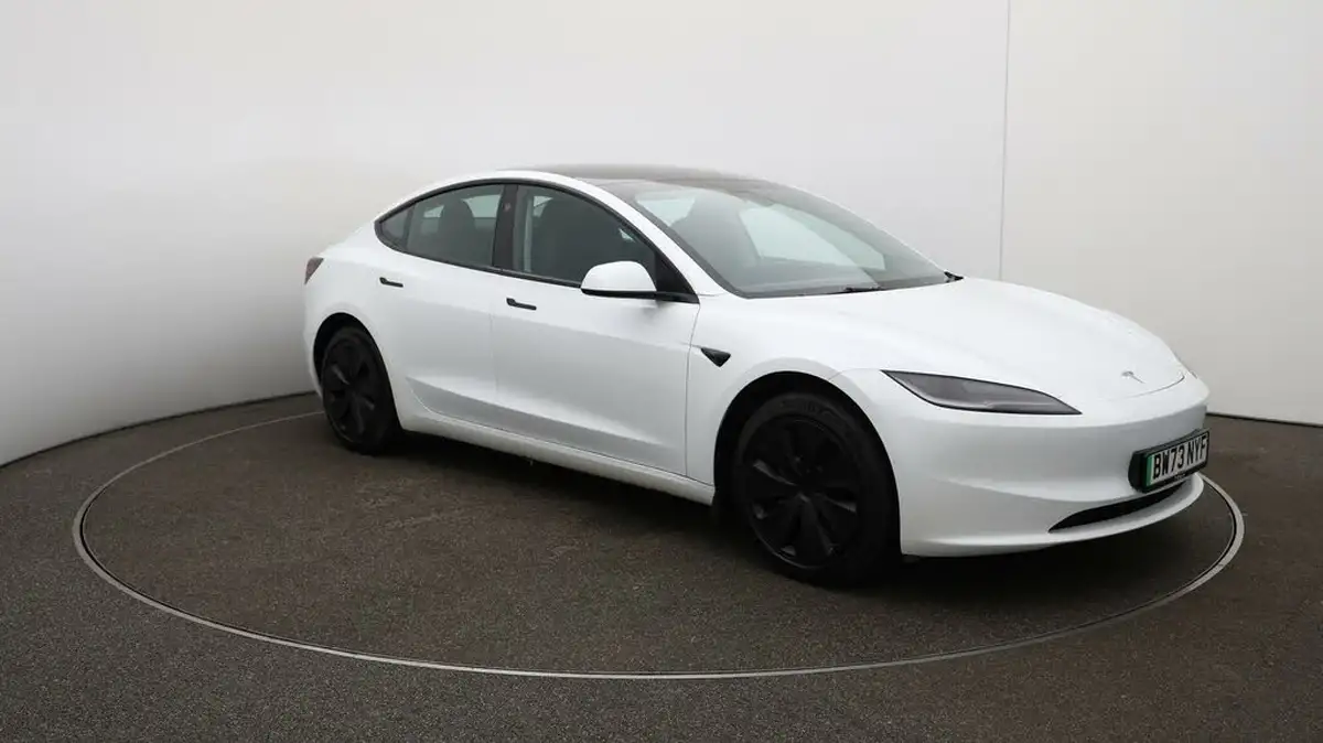 2024-tesla-model-3-e-rwd-big-35