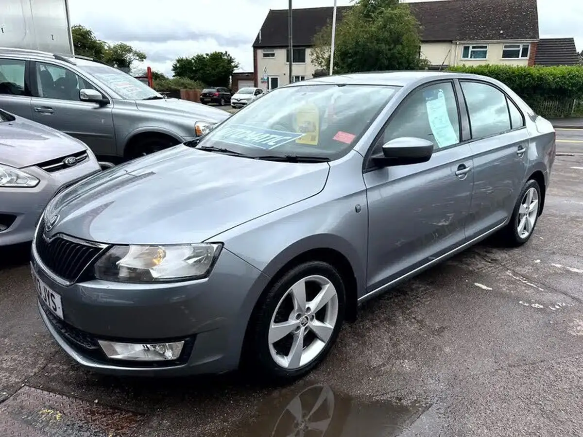 2013-skoda-rapid-14-elegance-greentech-big-16