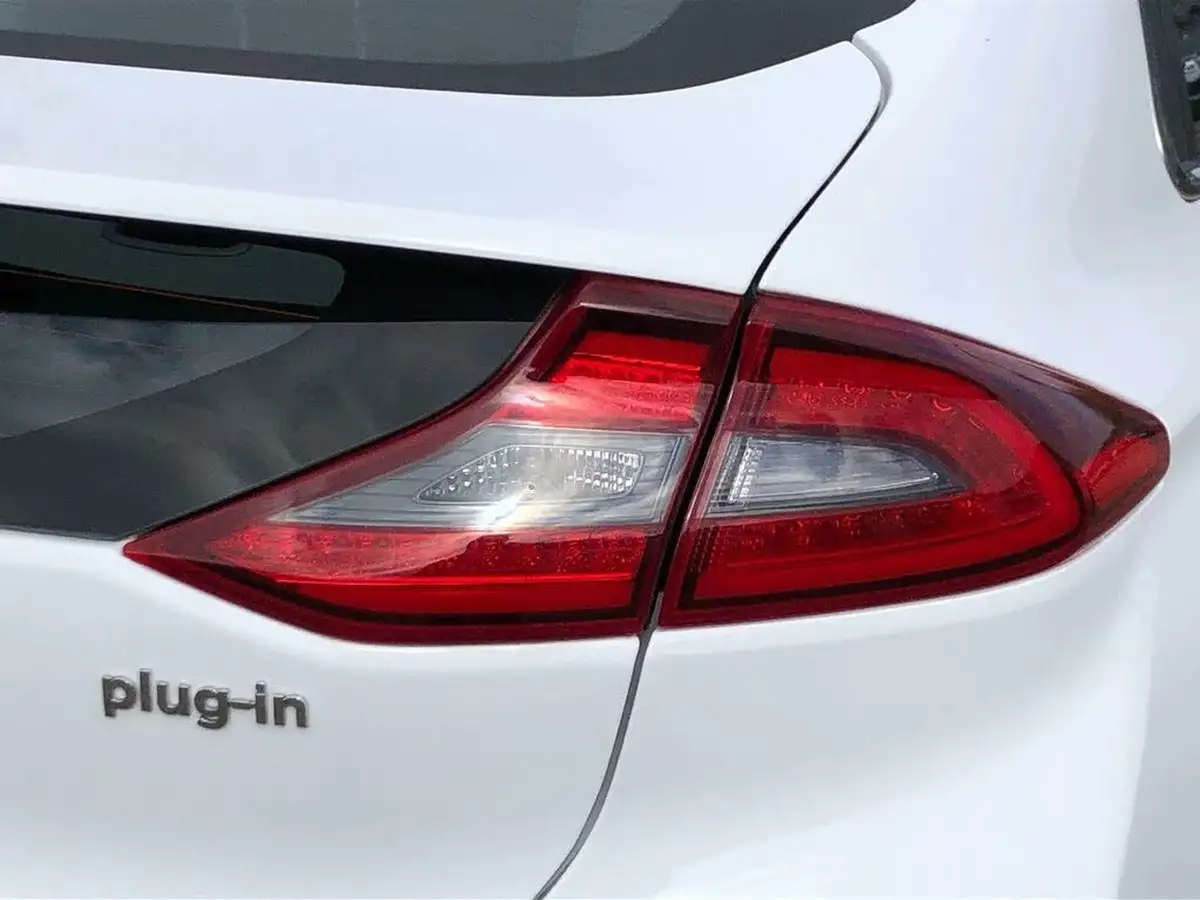 2019-hyundai-ioniq-16-gdi-premium-se-plug-in-hybrid-big-18