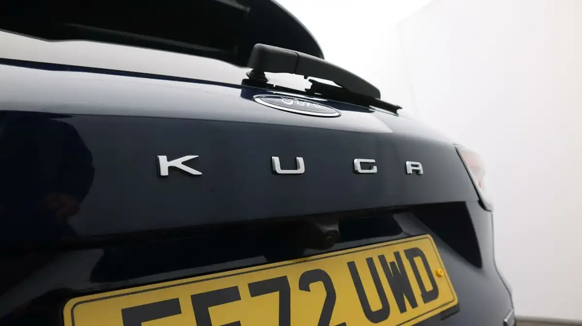 2023-ford-kuga-big-22