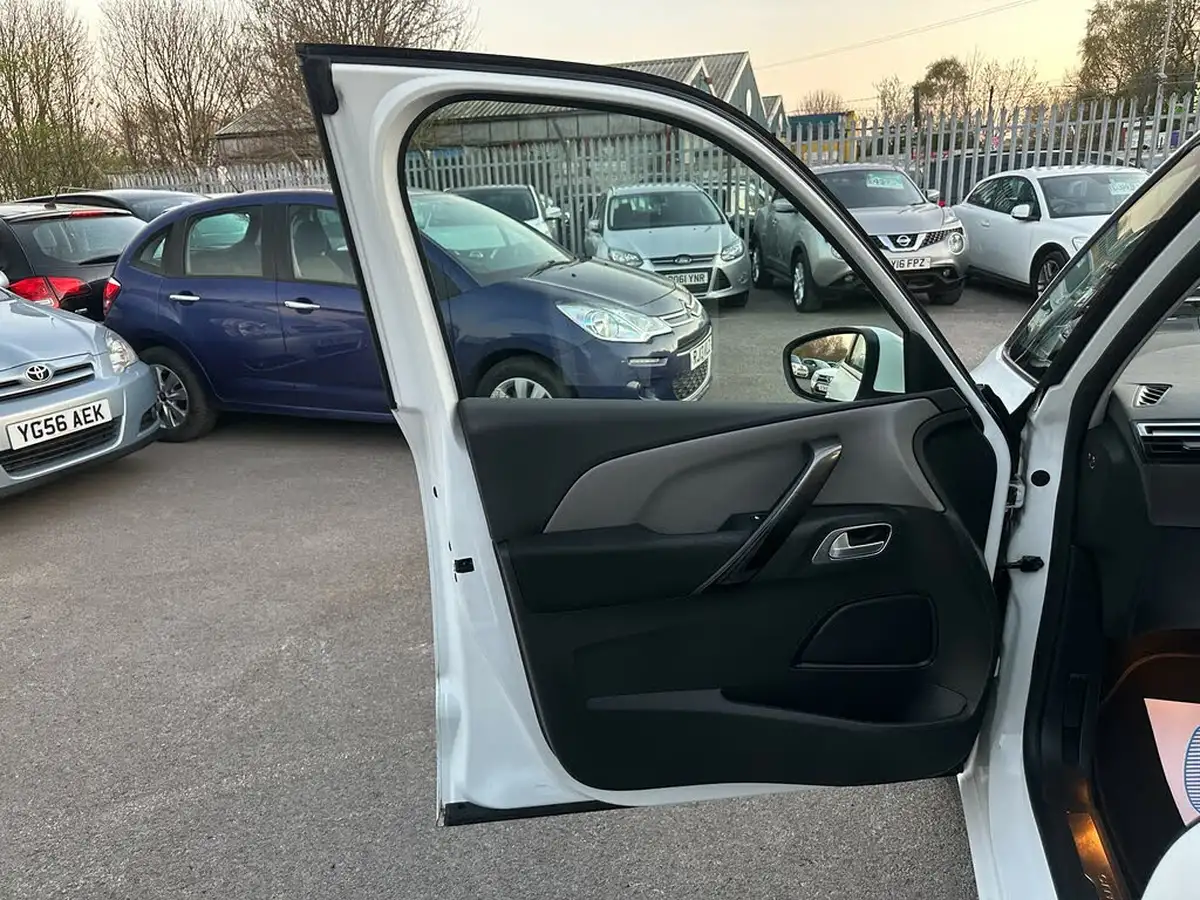 2014-citroen-c4-picasso-16e-hdi-exclusive-big-64