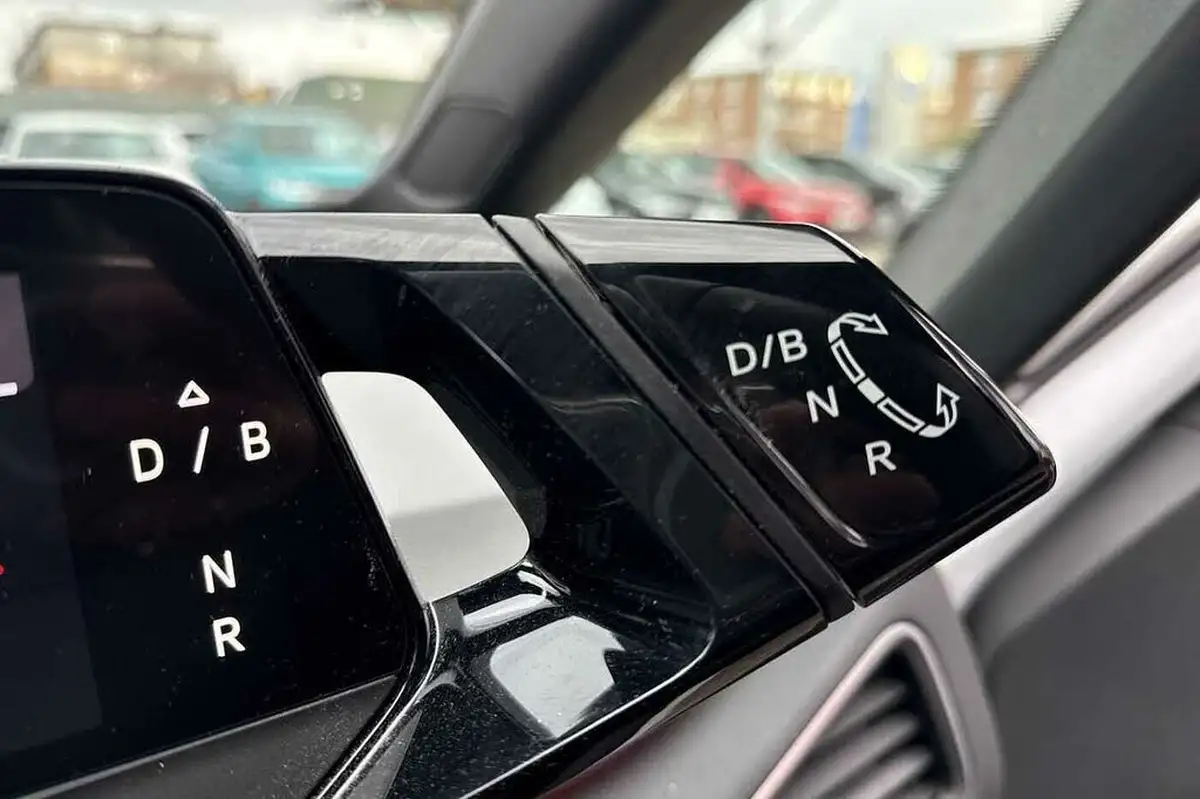 2020-volkswagen-id3-e-business-big-25