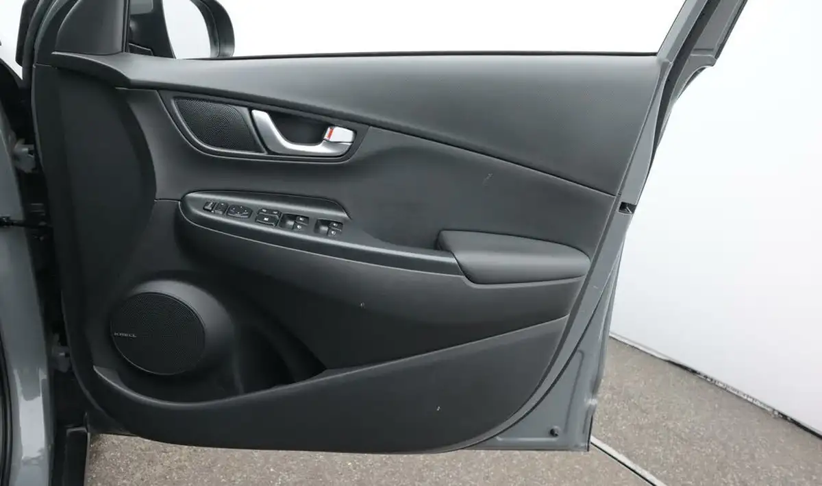 2022-hyundai-kona-e-ultimate-big-15