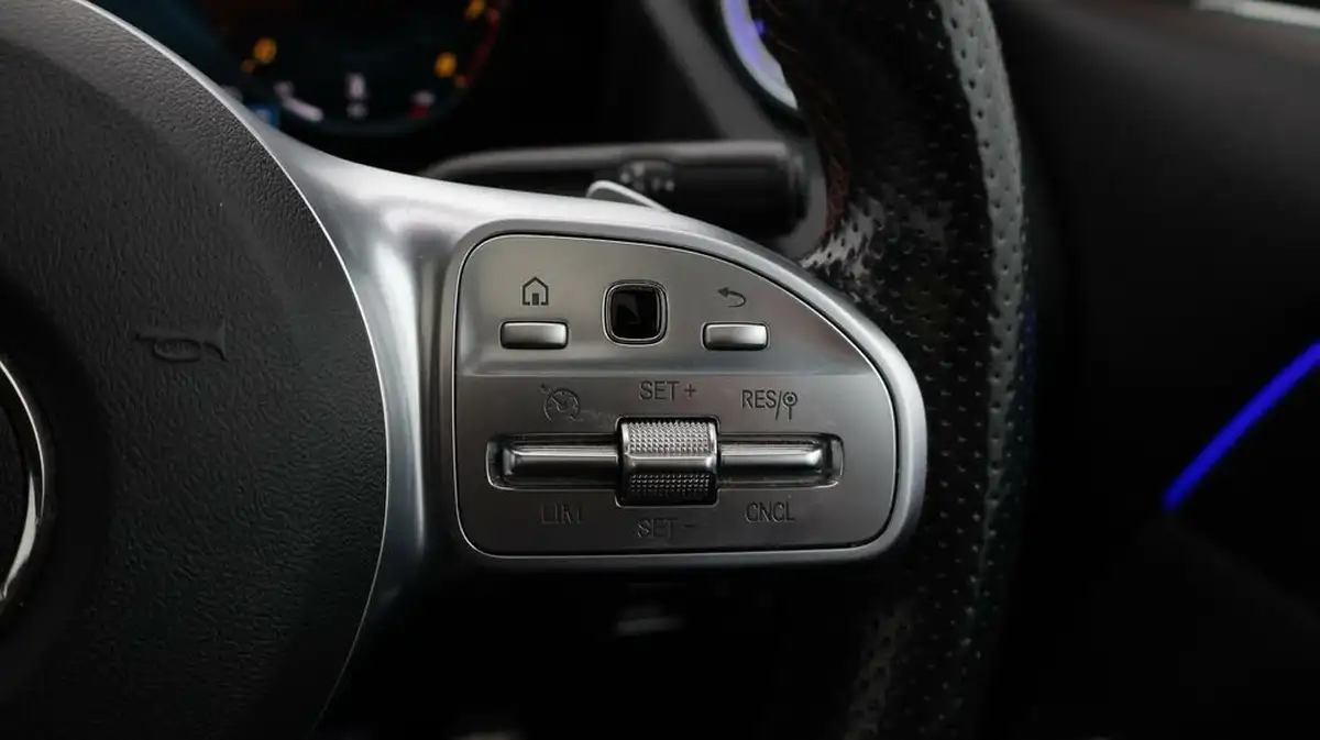 2021-mercedes-benz-gla-class-13-gla-180-amg-line-premium-plus-1332cc-big-25