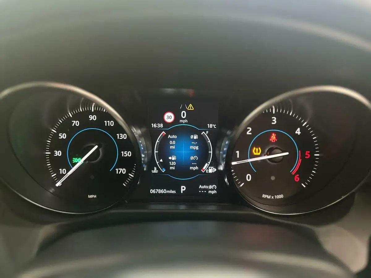 2018-jaguar-xf-20td-portfolio-180ps-awd-saloon-4d-1999cc-auto-big-6