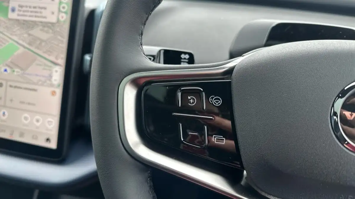 2025-volvo-ex30-e-single-motor-ultra-big-17