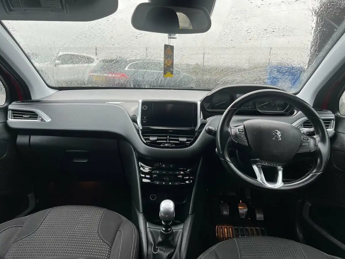 2019-peugeot-208-15-bluehdi-tech-edition-big-9