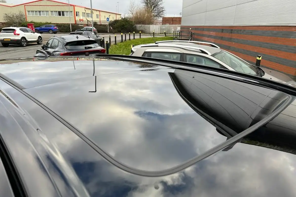 2024-volvo-xc60-20-t8-ultimate-dark-big-27