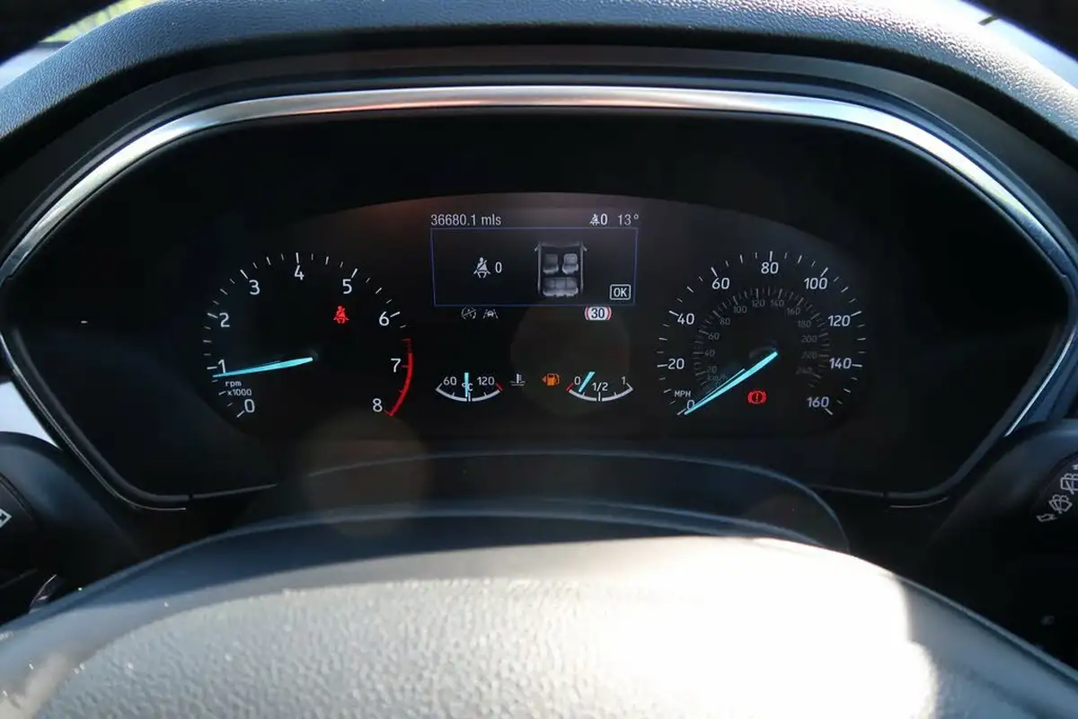 2019-ford-focus-10t-titanium-ss-hatchback-big-55