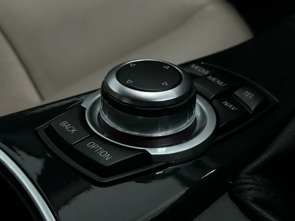 2016-bmw-5-series-20-520i-se-touring-5d-big-18
