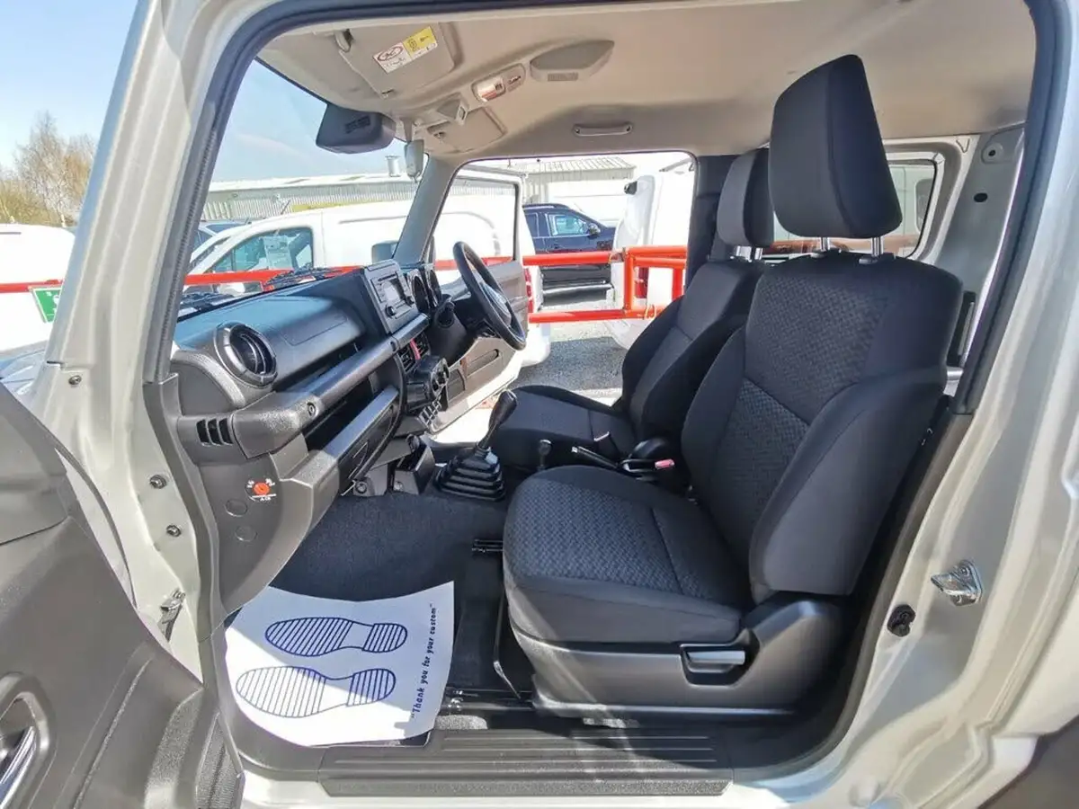2023-suzuki-jimny-15-light-commercial-allgrip-big-12