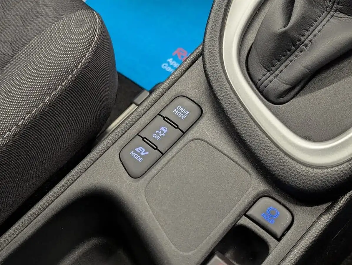 2020-toyota-yaris-15-vvt-i-design-big-26