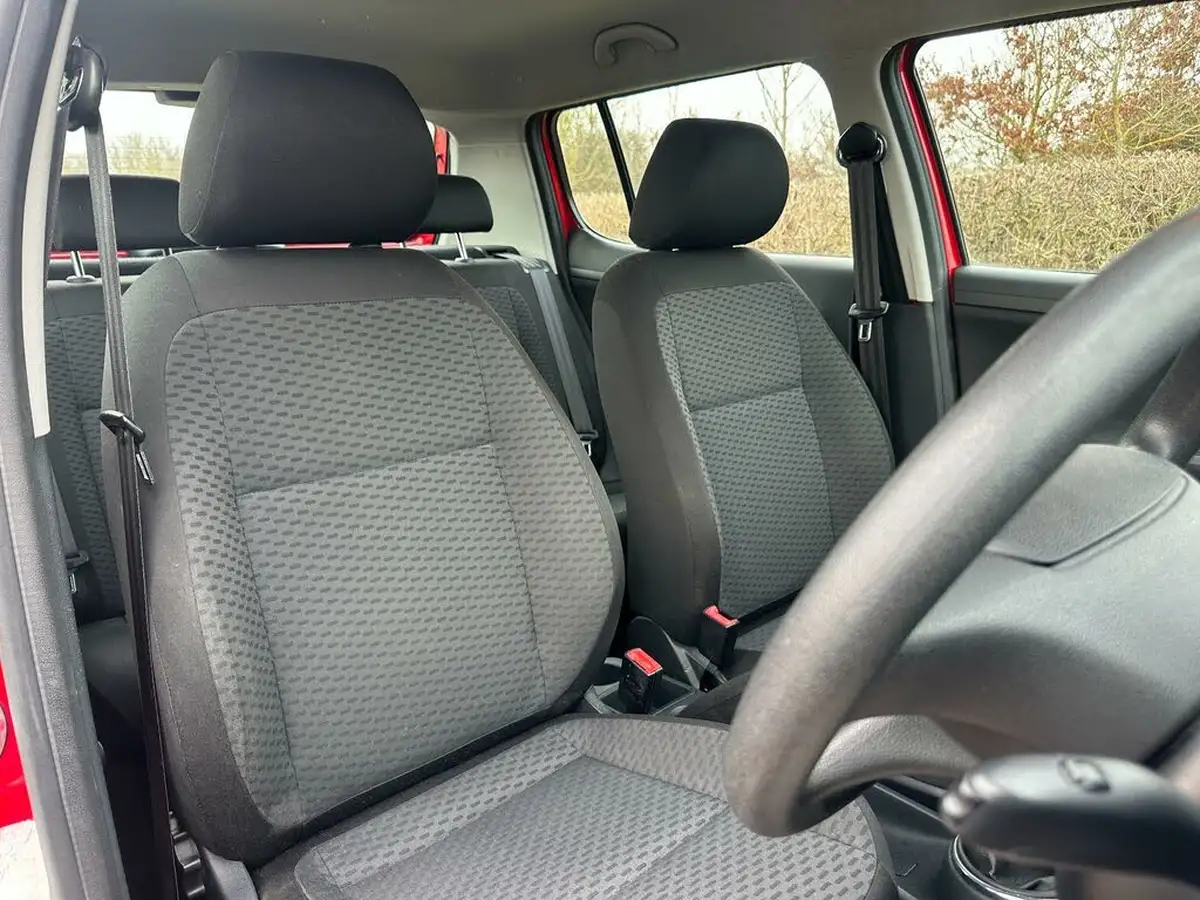 2012-skoda-fabia-14-se-mpi-85bhp-hatchback-big-12