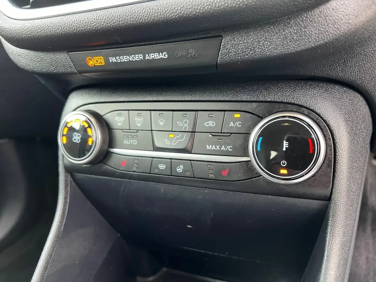 2023-ford-fiesta-big-21