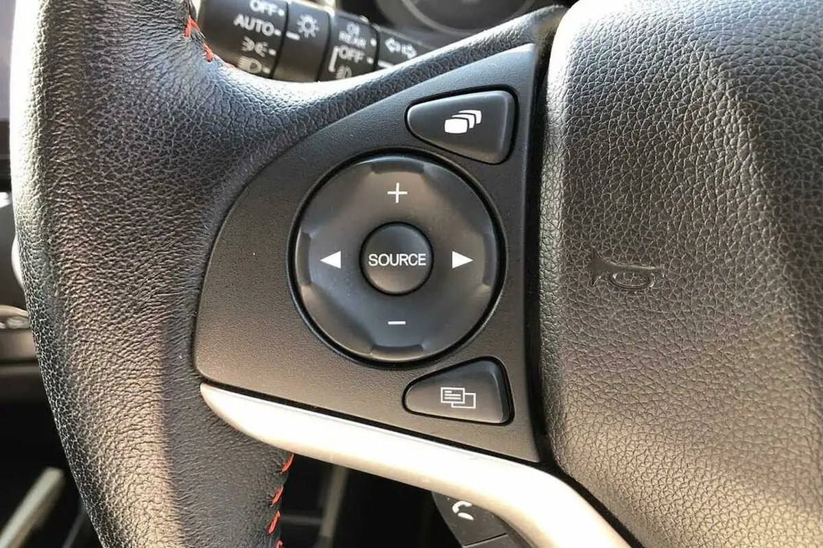 2018-honda-jazz-15-i-vtec-sport-navi-big-29