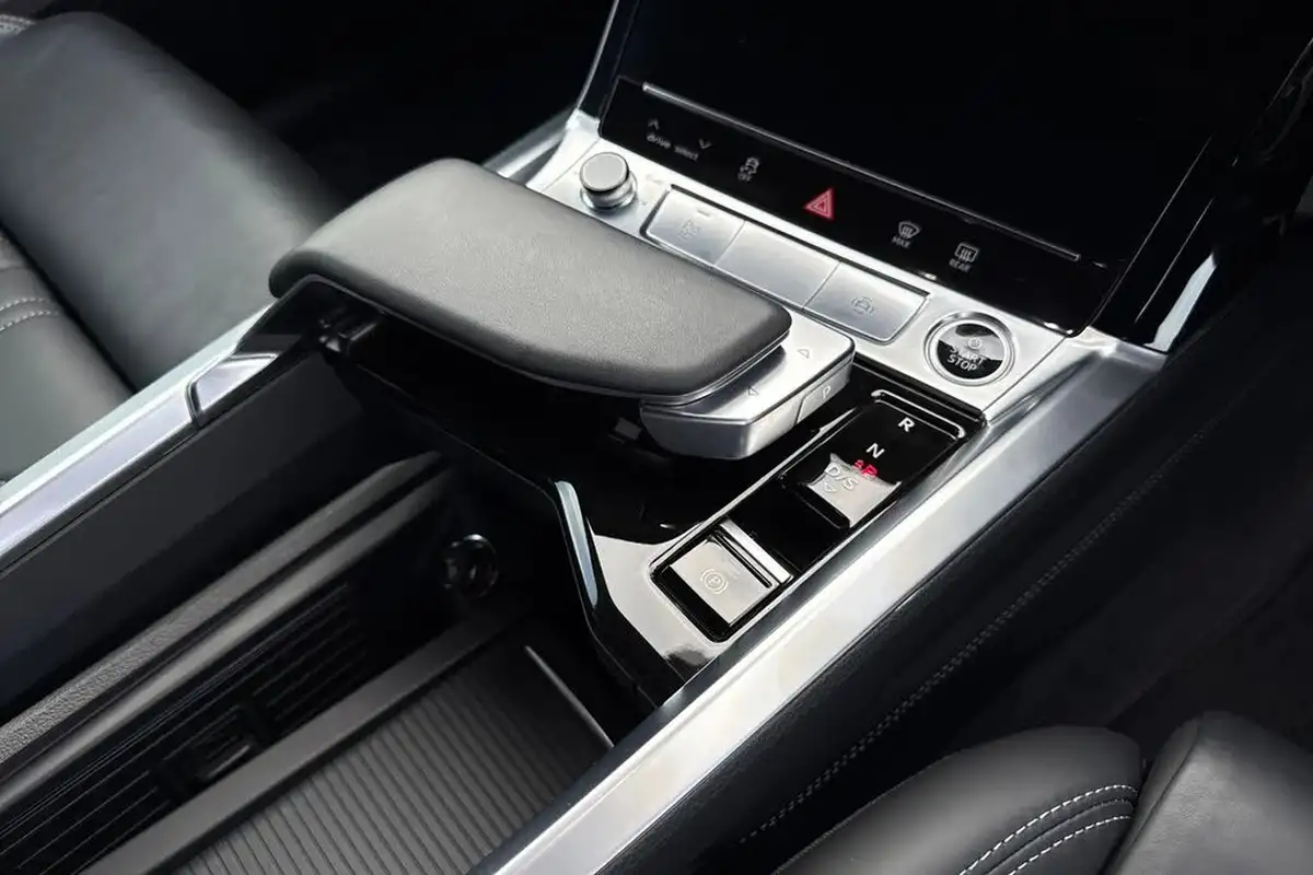 2024-audi-q8-e-tron-55e-s-line-suv-big-19