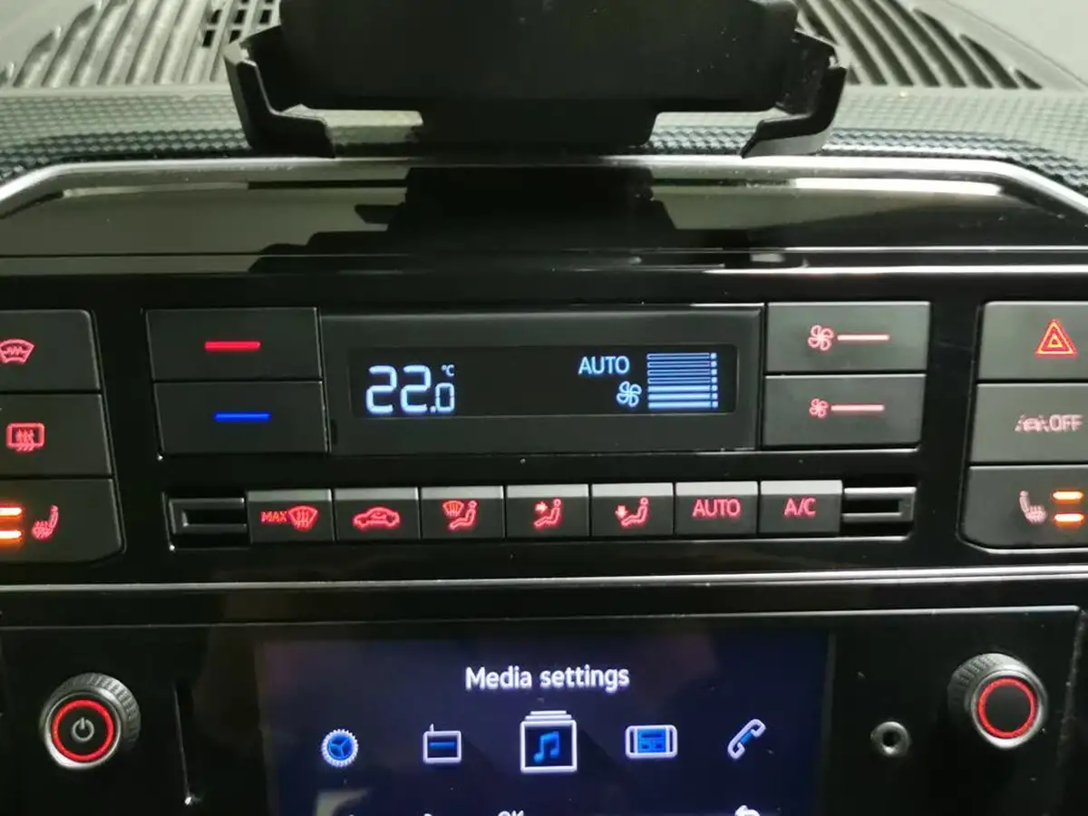 2022-volkswagen-up-e-e-up-big-14