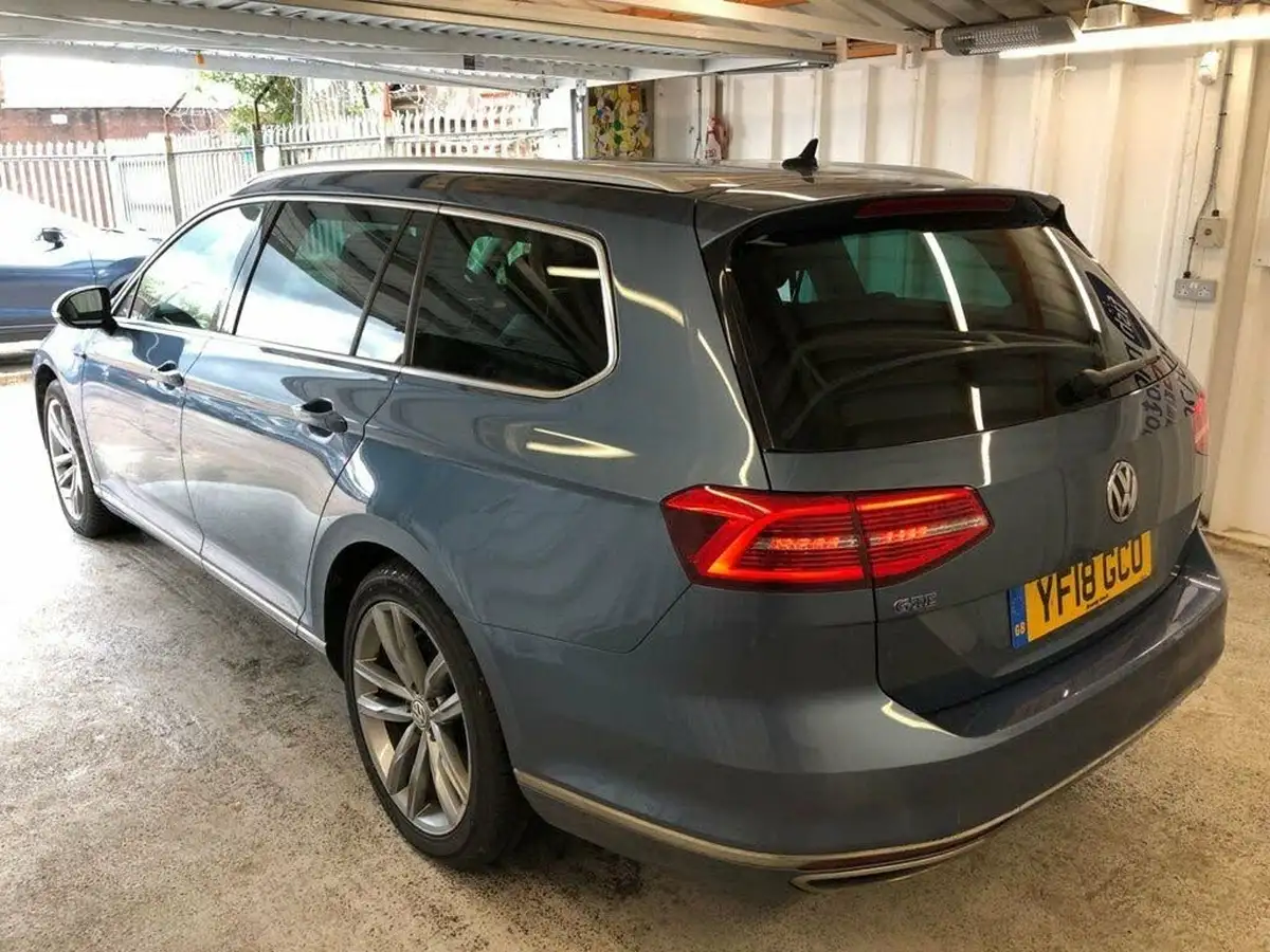 2018-volkswagen-passat-14-tsi-gte-estate-5d-big-10