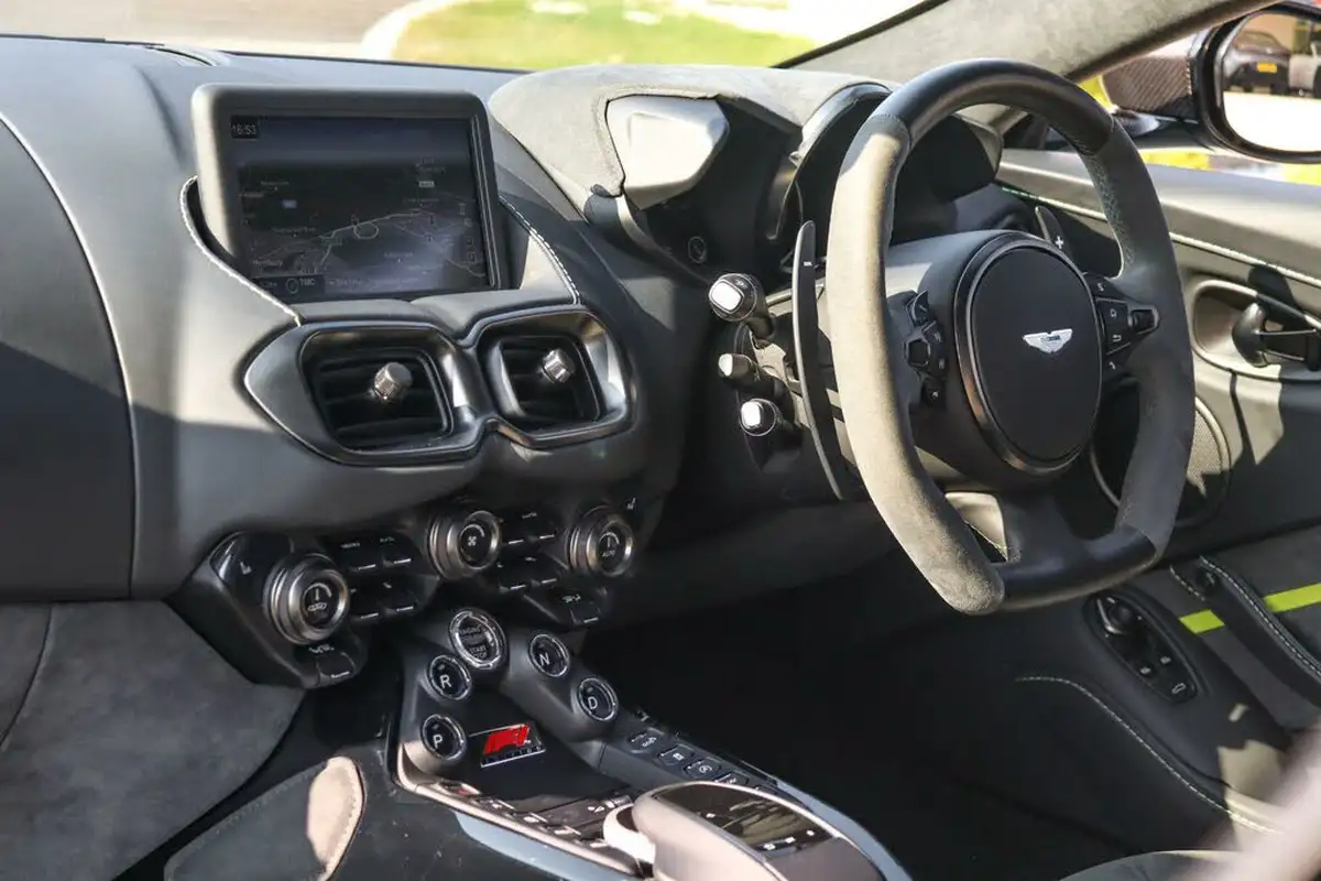 2022-aston-martin-vantage-big-31
