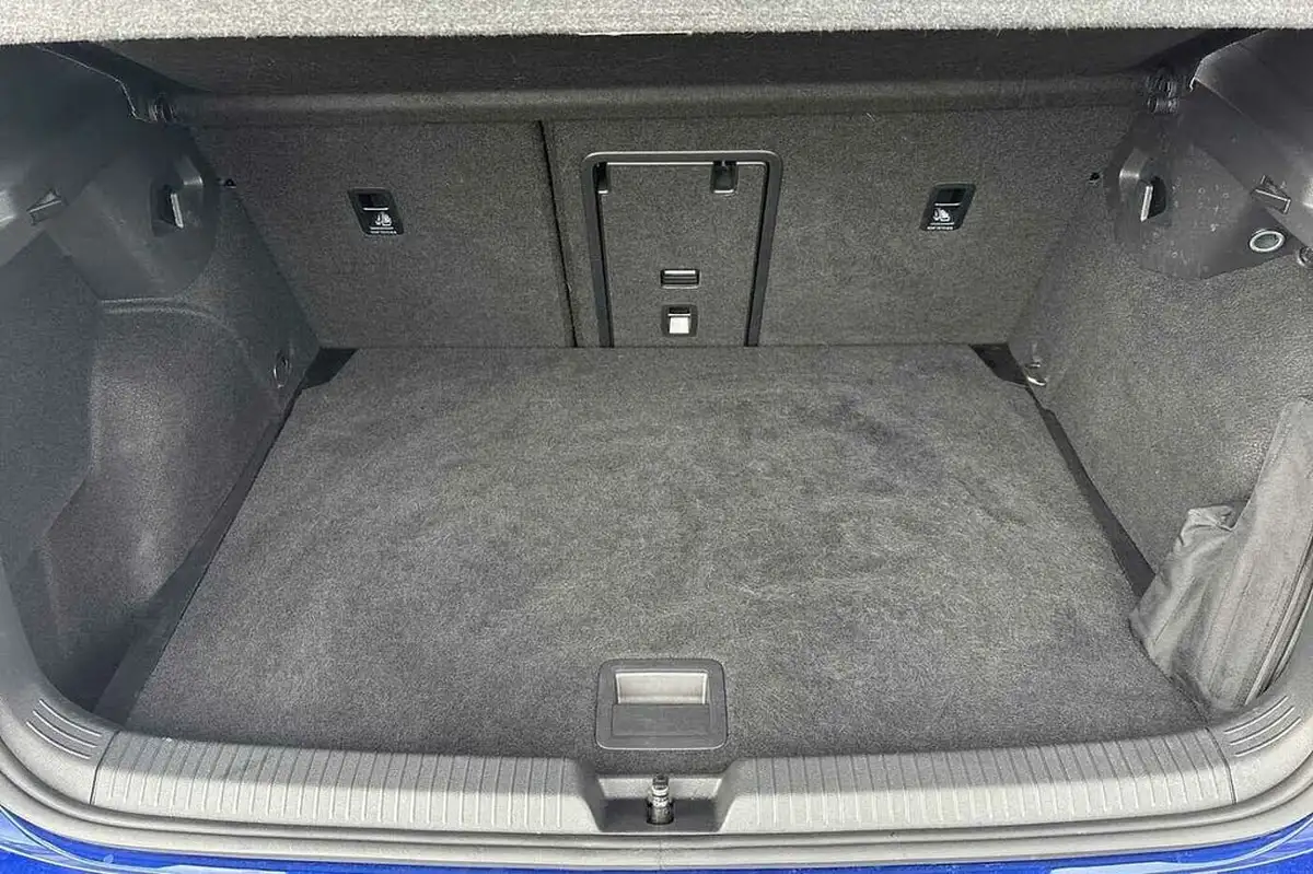 2023-volkswagen-golf-20-tsi-r-320ps-hatchback-big-10