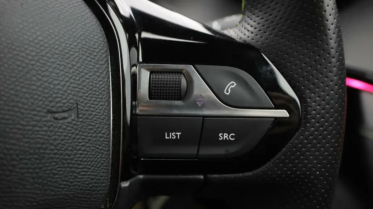 2022-peugeot-2008-suv-e-gt-big-22