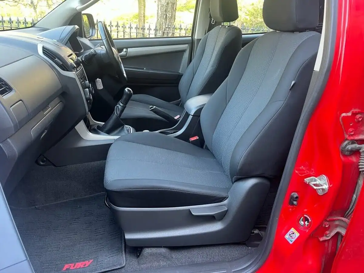 2015-isuzu-d-max-25td-fury-big-10