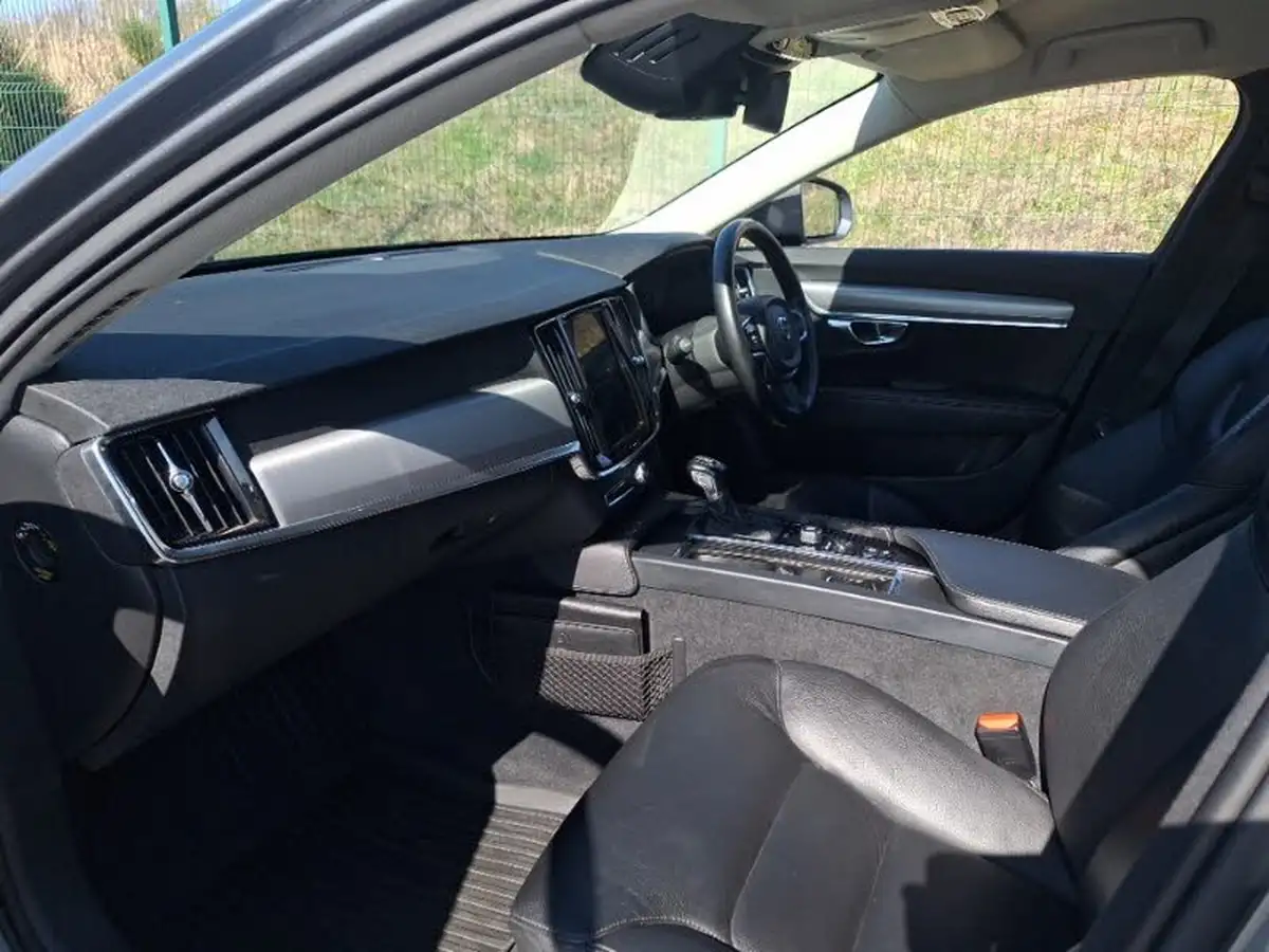2018-volvo-v90-20td-d4-momentum-big-4