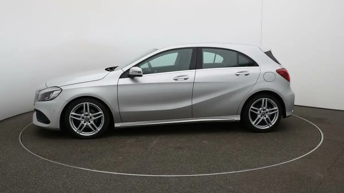 2018-mercedes-benz-a-class-16-a180-amg-line-premiumss-big-54