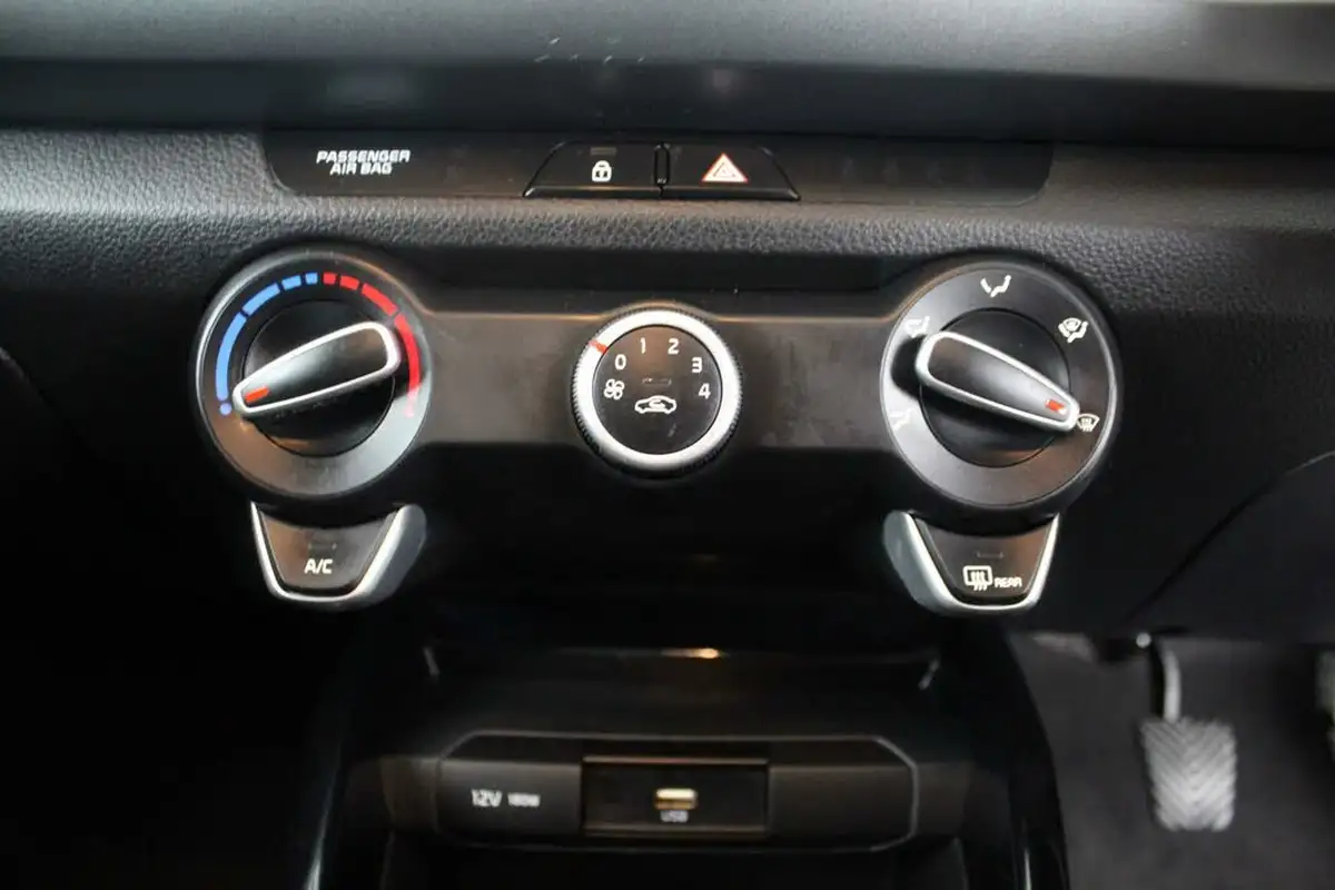 2023-kia-rio-10-t-gdi-2-big-33
