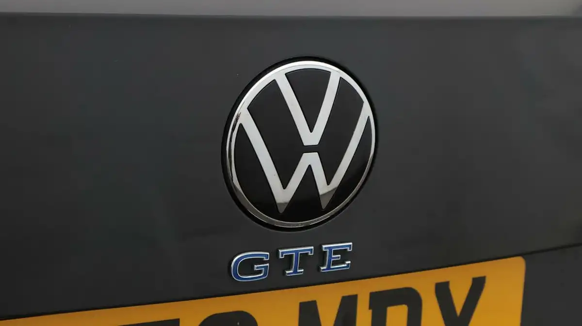 2021-volkswagen-passat-14-tsi-gte-estate-5d-big-21