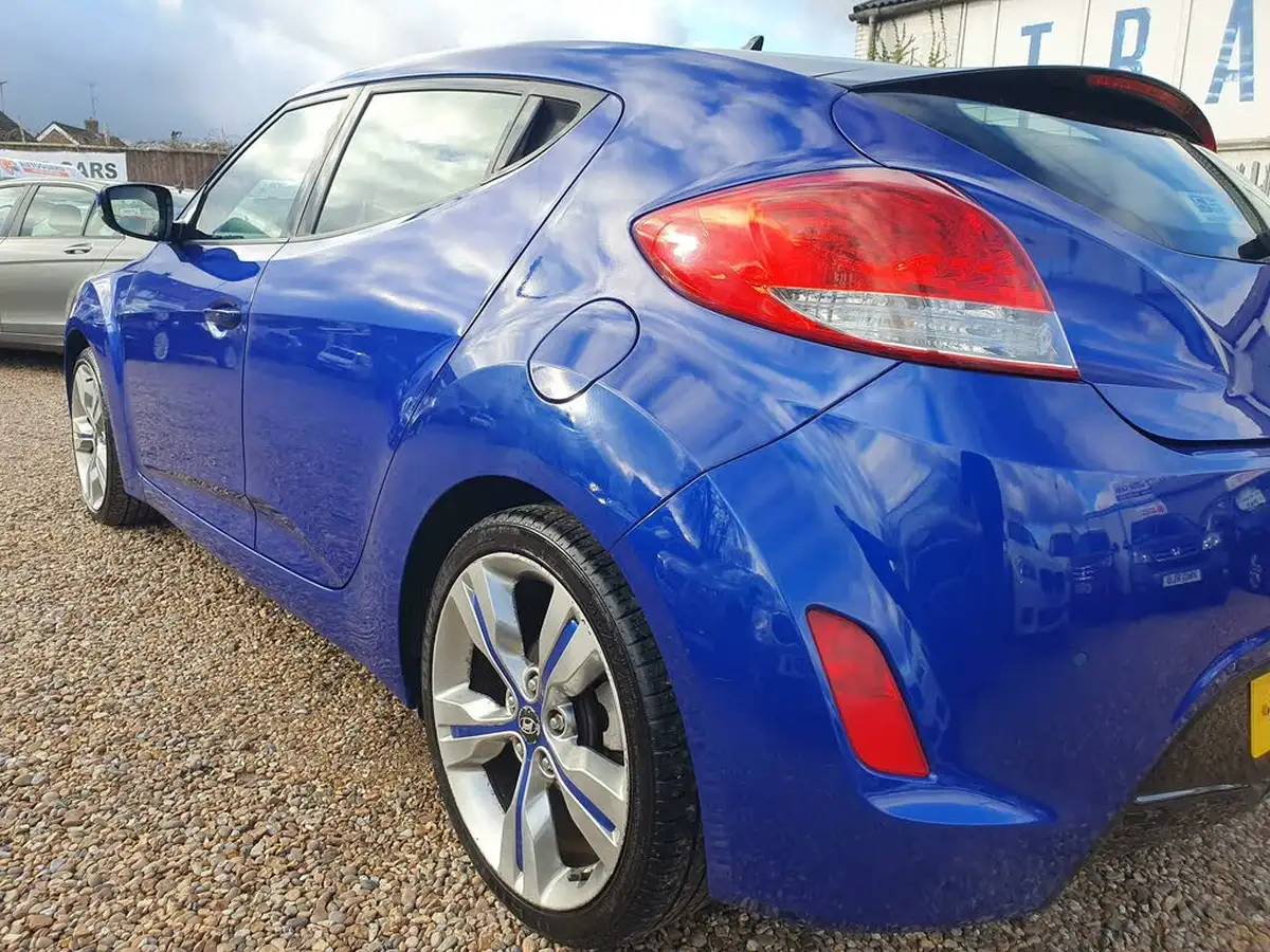 2012-hyundai-veloster-16-sport-media-pk-big-8