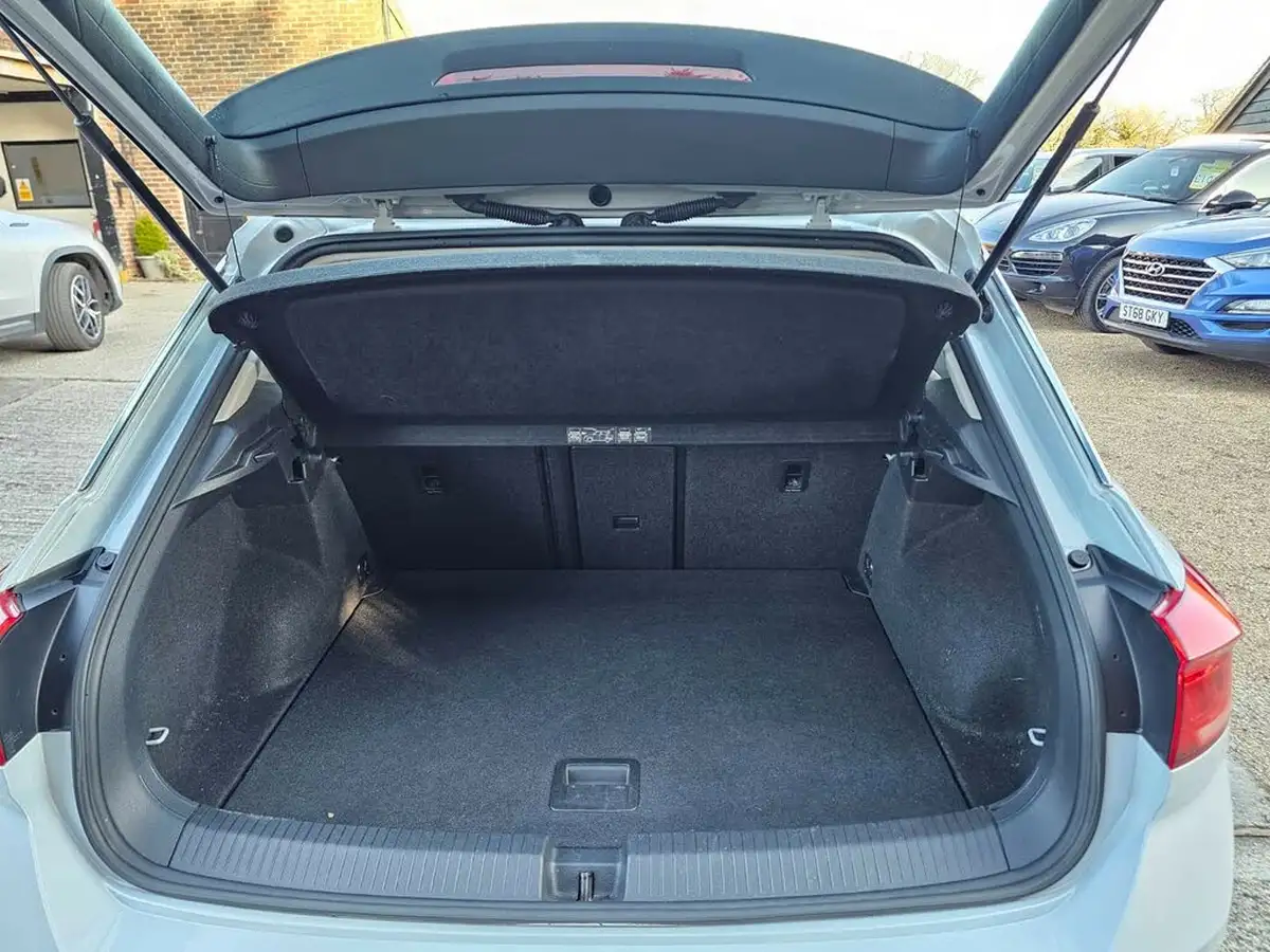 2019-volkswagen-t-roc-15-tsi-se-dsg-big-8