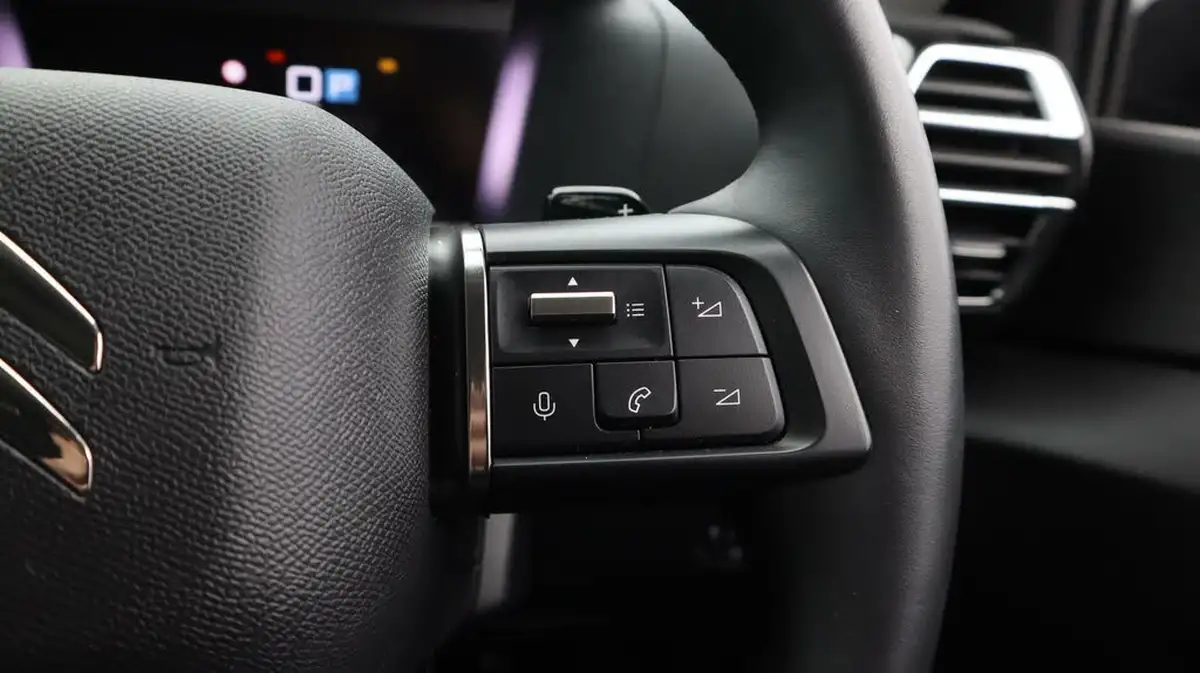 2023-citroen-c4-12-puretech-c-series-edition-eat8-big-26