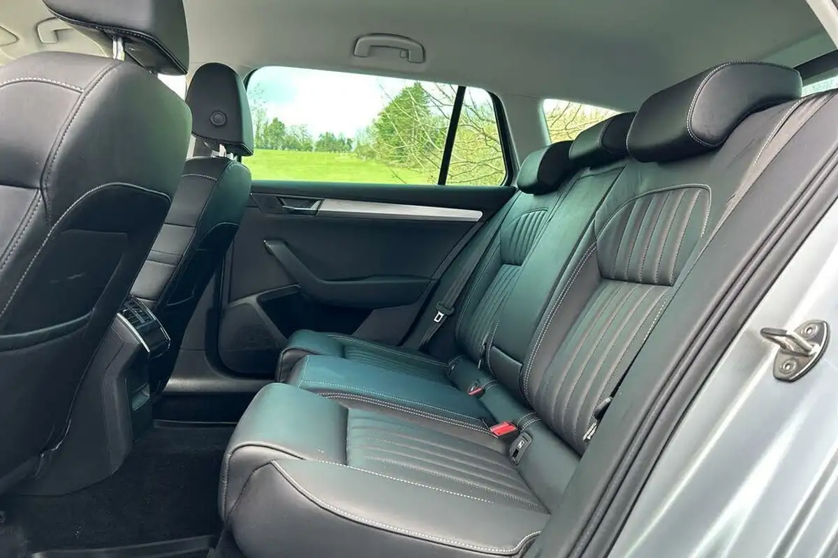 2022-skoda-superb-20tdi-se-technology-estate-dsg-big-11