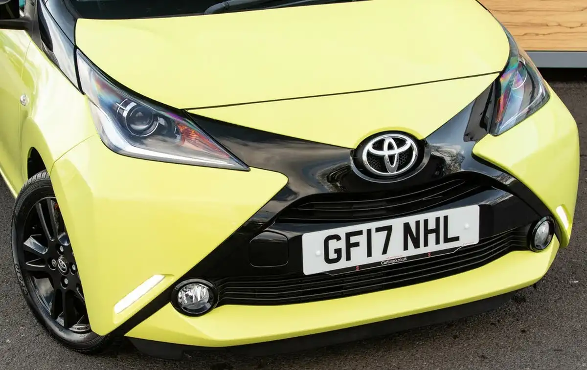 2017-toyota-aygo-10-vvt-i-x-cite-2-cyan-5d-x-shift-big-10