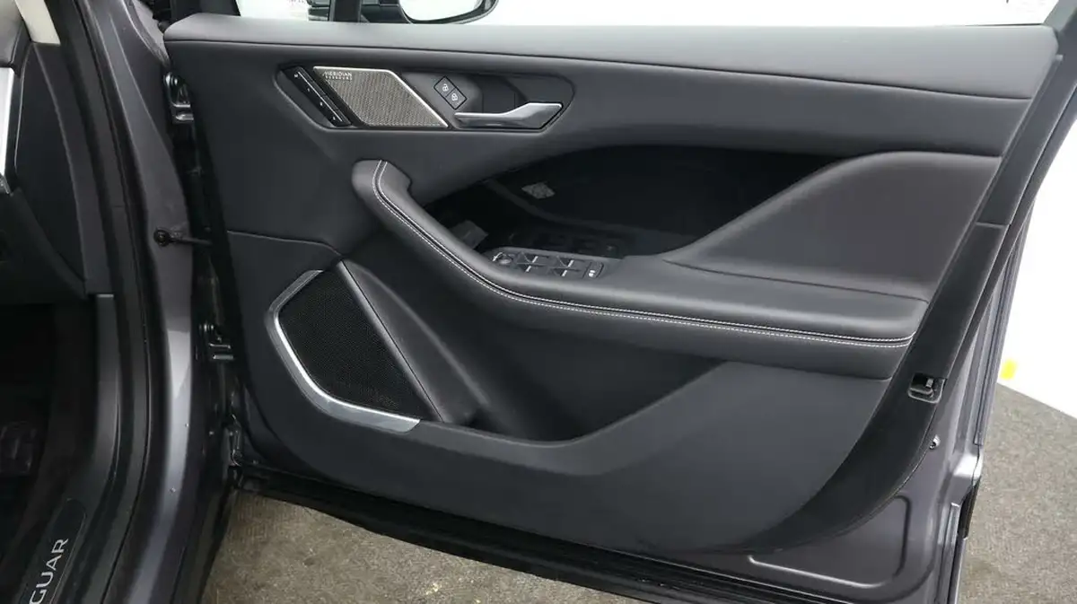 2021-jaguar-i-pace-ev400-hse-big-14