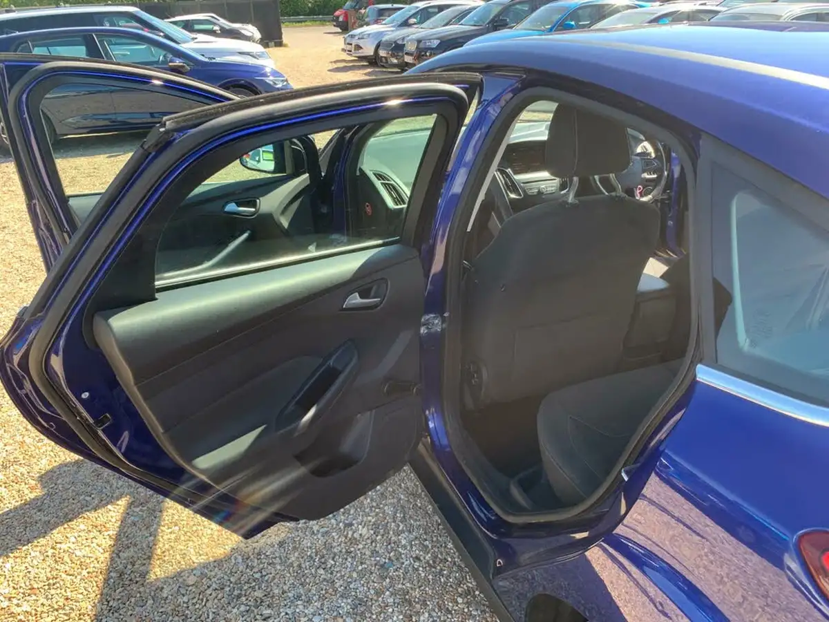 2015-ford-focus-16tdci-zetec-hatchback-big-23
