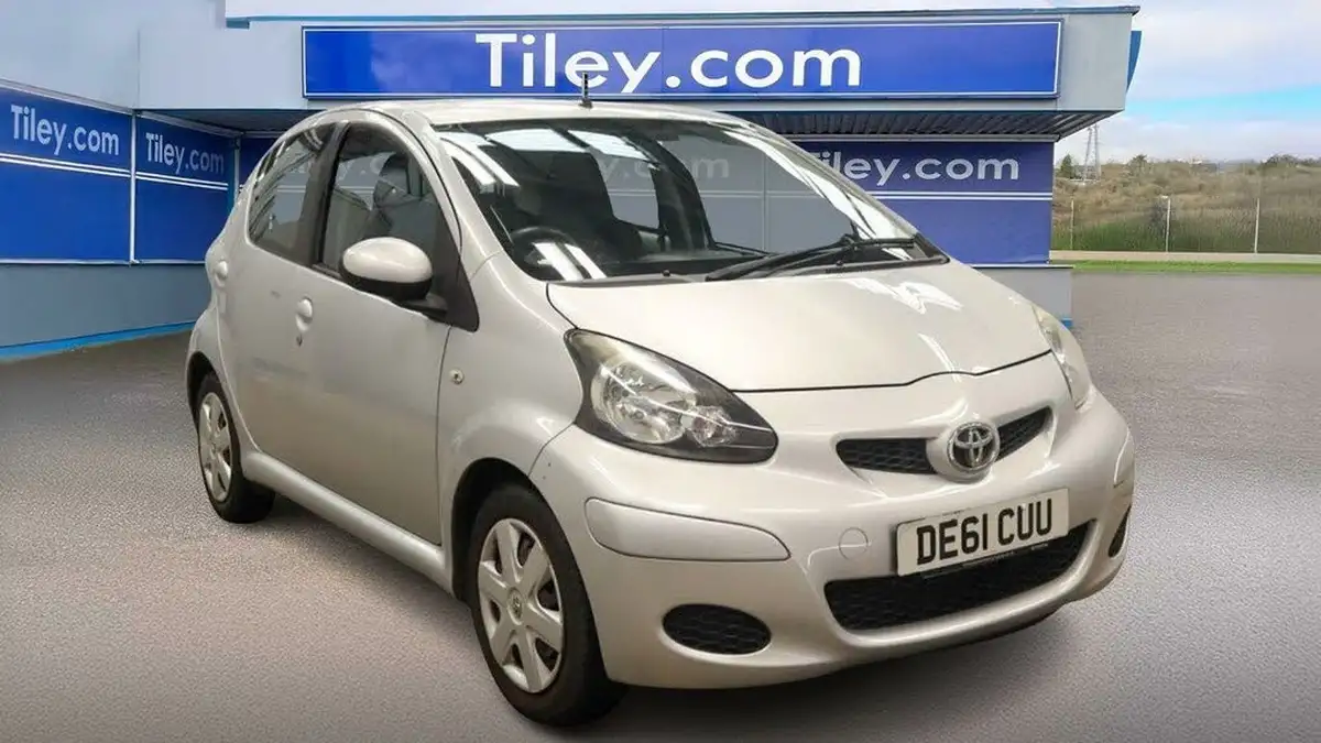 2011-toyota-aygo-10-aygo-ice-5d-big-0