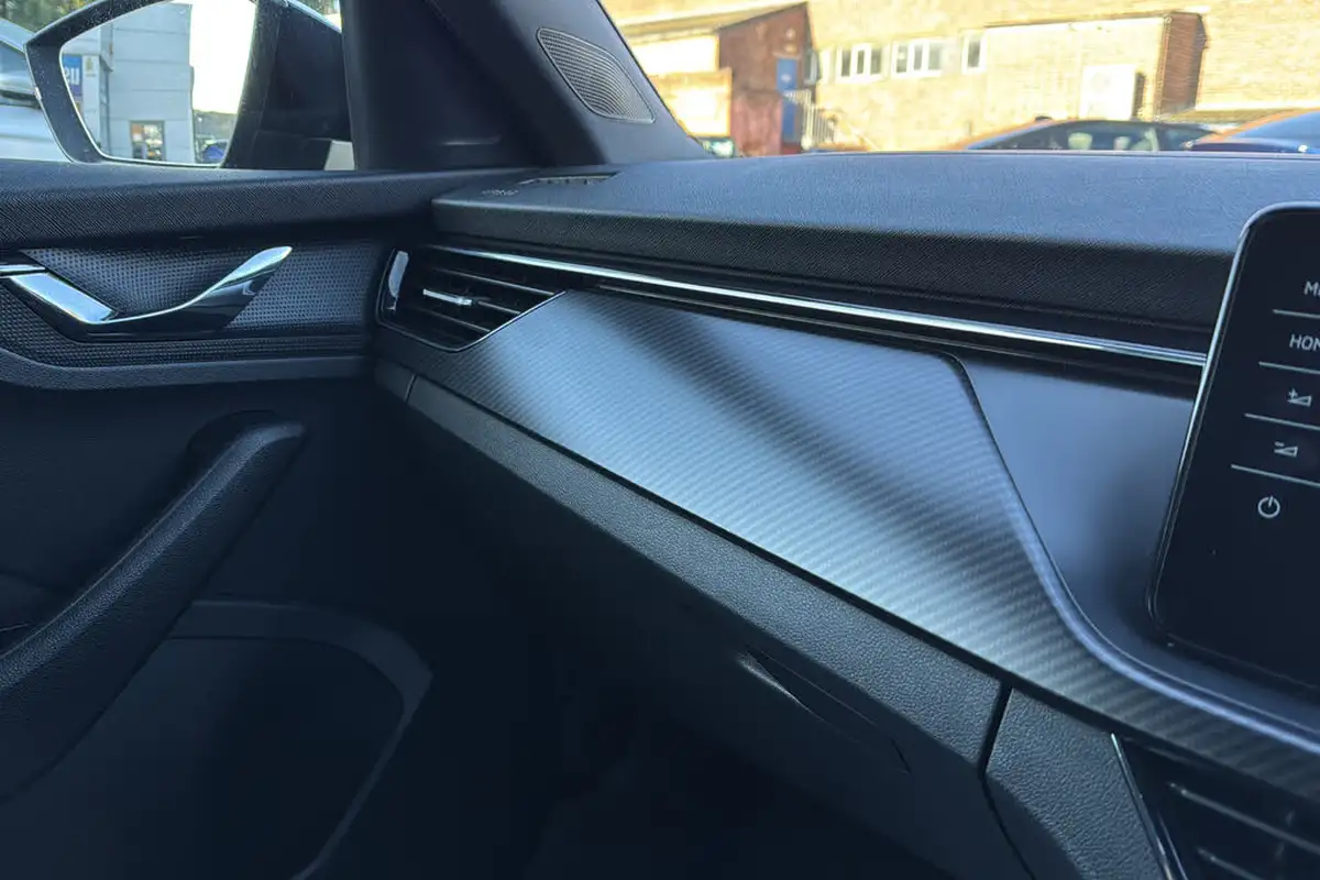 2021-skoda-kamiq-10-tsi-monte-carlo-109ps-big-37