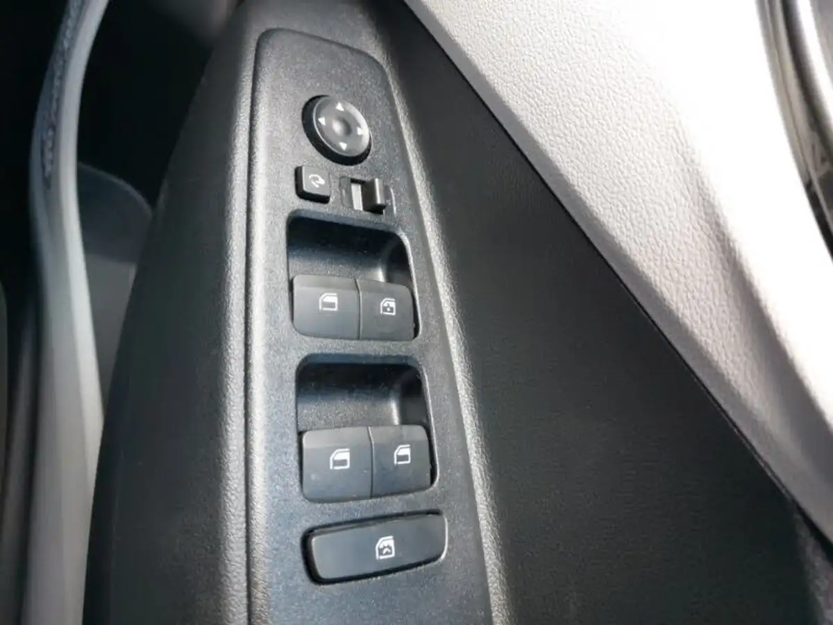2025-hyundai-i10-12-premium-79ps-auto-big-16