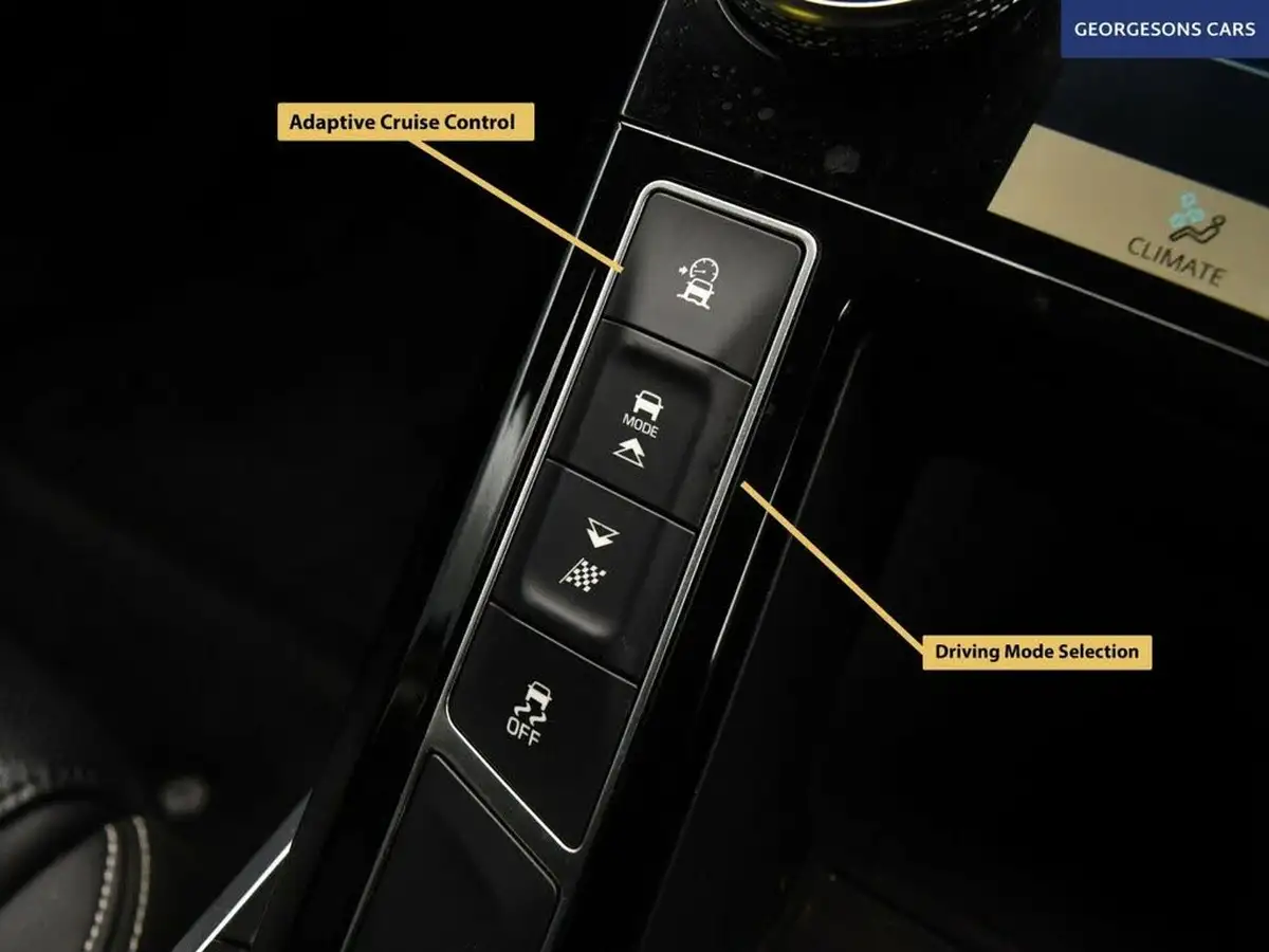 2021-jaguar-i-pace-ev400-se-big-14