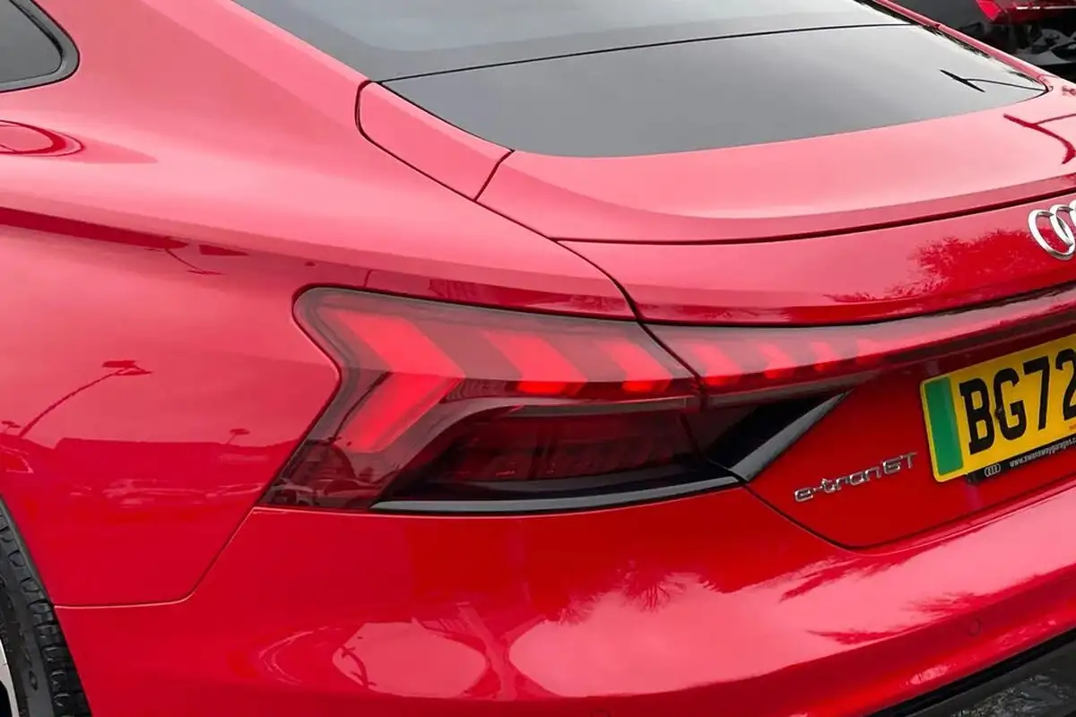 2022-audi-e-tron-gt-e-big-15