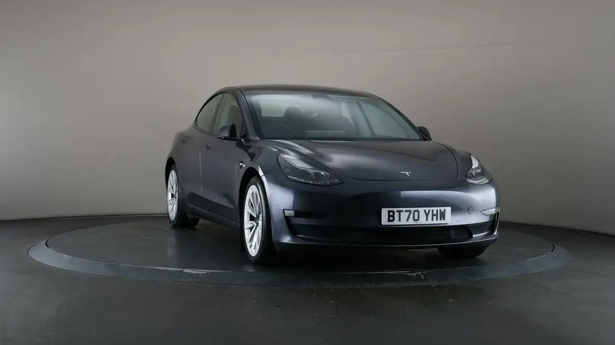 2020-tesla-model-3-e-long-range-big-44