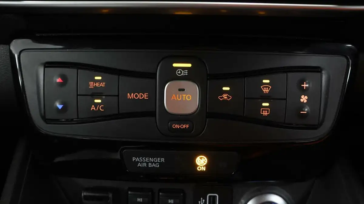 2019-nissan-leaf-e-n-connecta-big-11