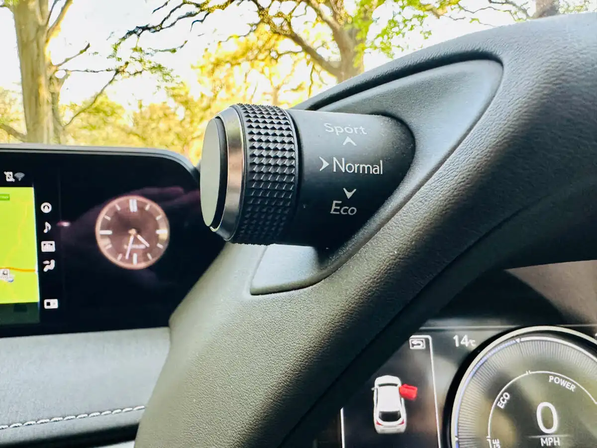 2021-lexus-ux-250h-20-takumi-big-23