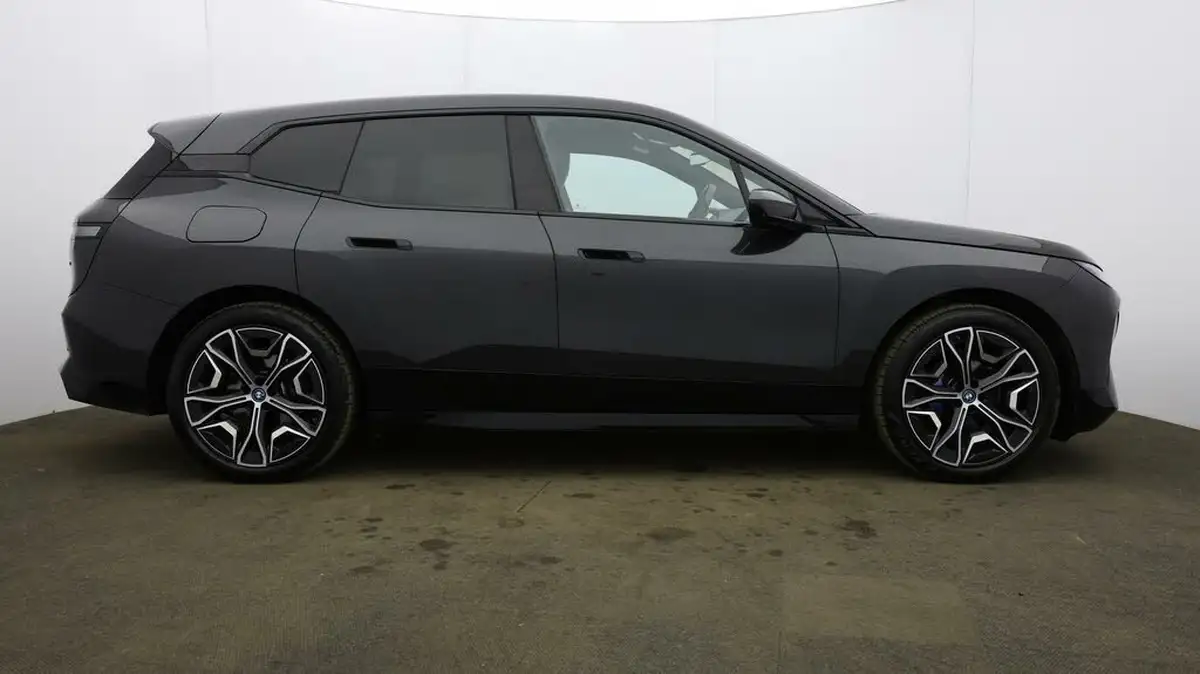 2022-bmw-ix-e-xdrive-50-m-sport-big-45